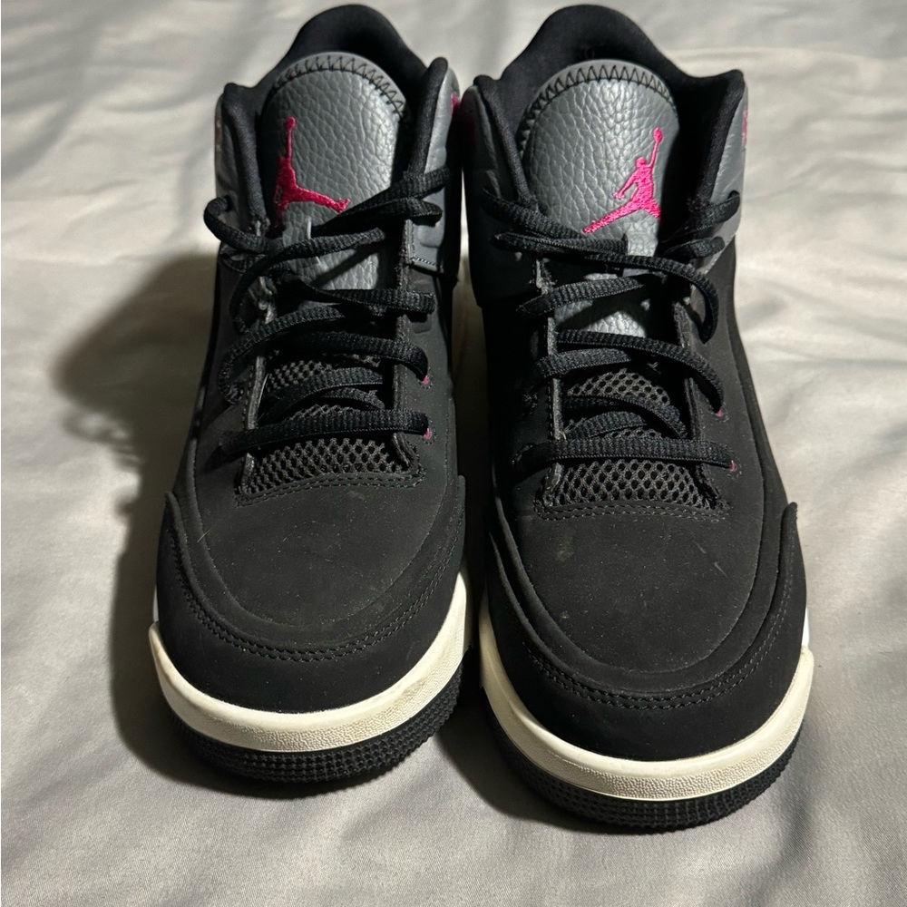 Girls Jordan’s size 6Y